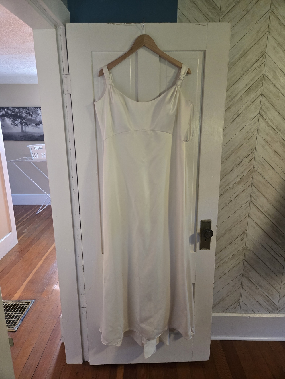 Elegant A-line Wedding Dress with Delicate Straps With Detailed Buttons